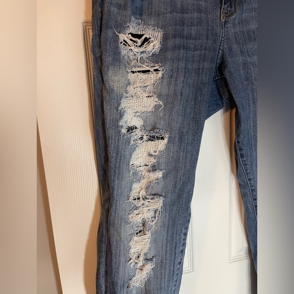 TORRID Distressed Boyfriend Blue Jeans Size 20 32” Inseam Un-cuffed - Picture 7 of 9